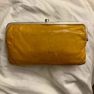 Hobo wallet mustard yellow - one clasp broken